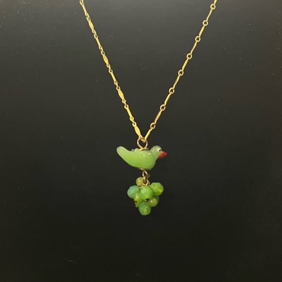 Lenora Dame Jewelry - 1559 Lenora Dame Vintage Green Bird with Grapes Glass Pendant Necklace